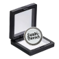 Preview: GaudiBroschn – Die Trachtenbrosche in Silber mit frechem Spruch „Gaudi Bursch“ – Ideal als Geschenk.
