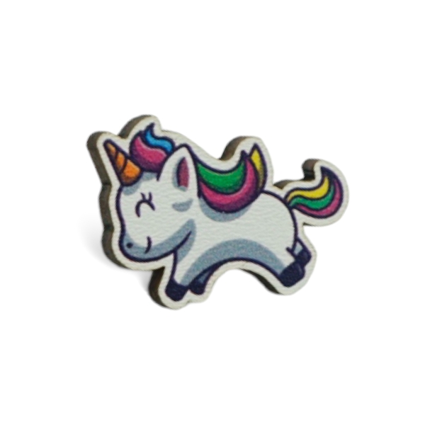 Einhorn-Pin in Gold auf einem traditionellen bayrischen Hut. Verfügbar bei Glubbal.shop für deinen einzigartigen Trachten-Look!