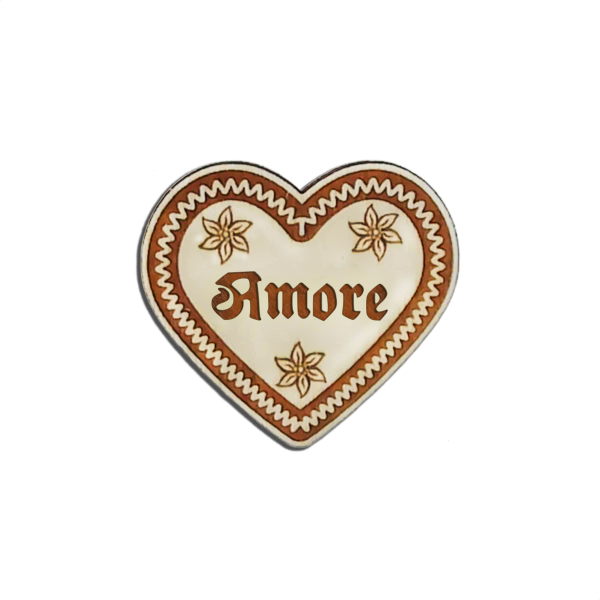 "Amore-Anstecker in Lebkuchen-Optik - erhältlich bei Glubbal.shop"