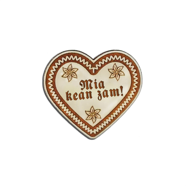 "Mia kean zam-Anstecker in Lebkuchen-Optik - erhältlich bei Glubbal.shop"