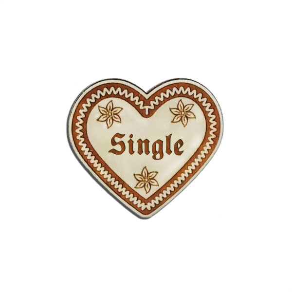 "Single-Anstecker in Lebkuchen-Optik - erhältlich bei Glubbal.shop"