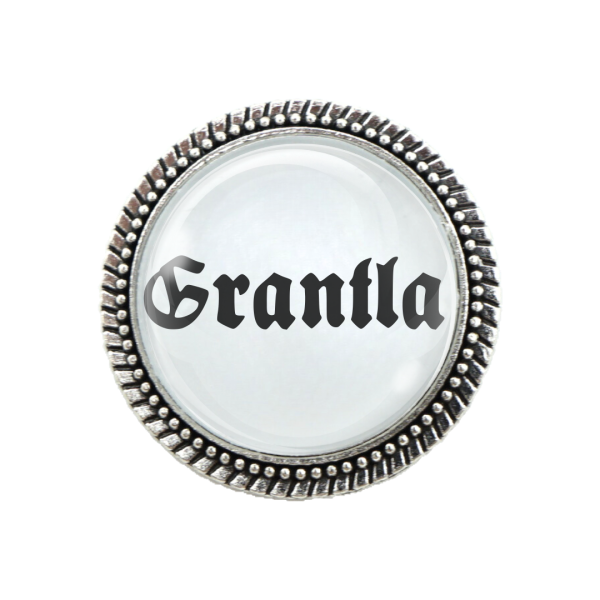 Nahaufnahme der "Grantler" Gaudibroschn in Silber