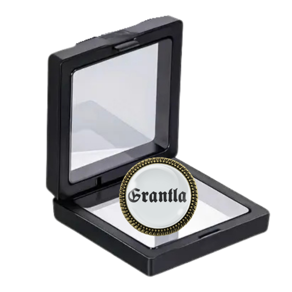 Geschenk-Etui der Gaudibroschn "Grantler" – ideal als Präsent für Trachtenfans