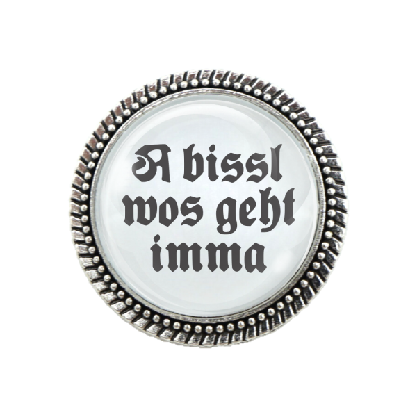 „Gaudibroschn ‚A bissl wos geht imma‘ – Trachtenbrosche in Silber“