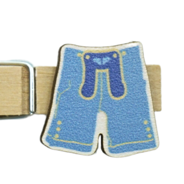 Bild eines Glubberl in traditioneller bayerischer Szenerie mit dem Text "Bayerische Tradition: Handgefertigtes Glubbal für besondere Anlässe - Jetzt bei Glubbal.shop erhältlich".
