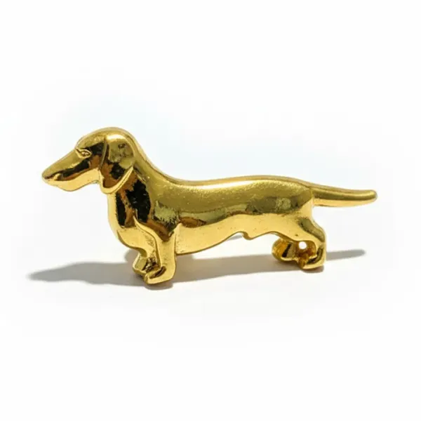Goldener Metall-Pin mit Dackelmotiv als Trachtenanstecker.